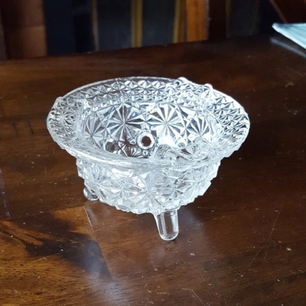 VINTAGE LE SMITH ~ CLEAR GLASS DAISY & BUTTON KETTLE ASHTRAY